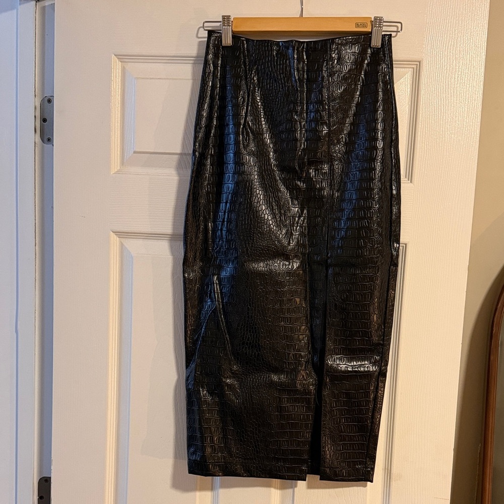 Missguided Black Croc-Texture Pencil Skirt